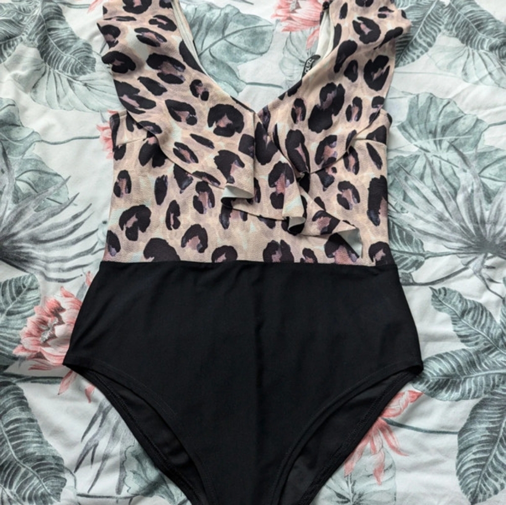 Quiz bodysuit